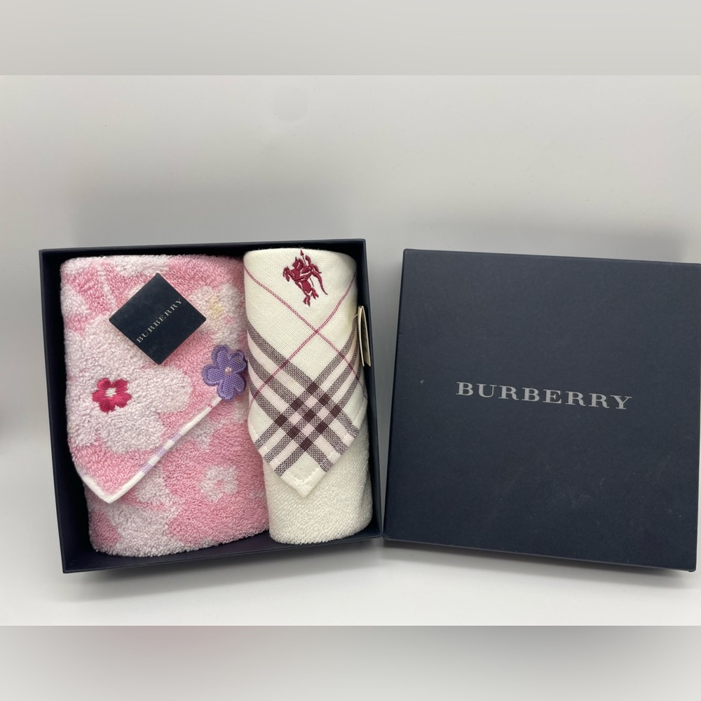 Burberry Face Towel Gift Set - Picture 1 of 2
